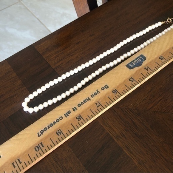 Vintage Signed Avon Faux Pearl Necklace - Picture 5 of 5